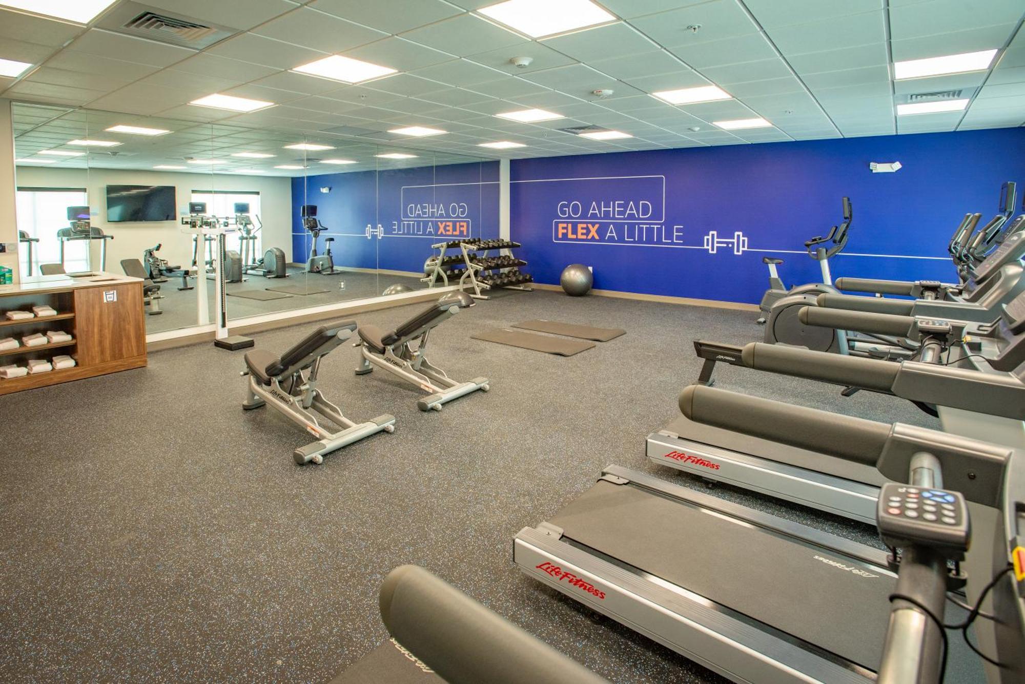 Holiday Inn Express & Suites Pensacola Airport North - I-10 By Ihg Ferry Pass Eksteriør billede
