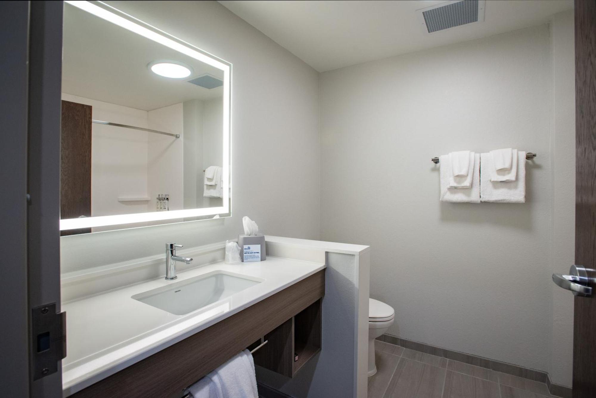 Holiday Inn Express & Suites Pensacola Airport North - I-10 By Ihg Ferry Pass Eksteriør billede