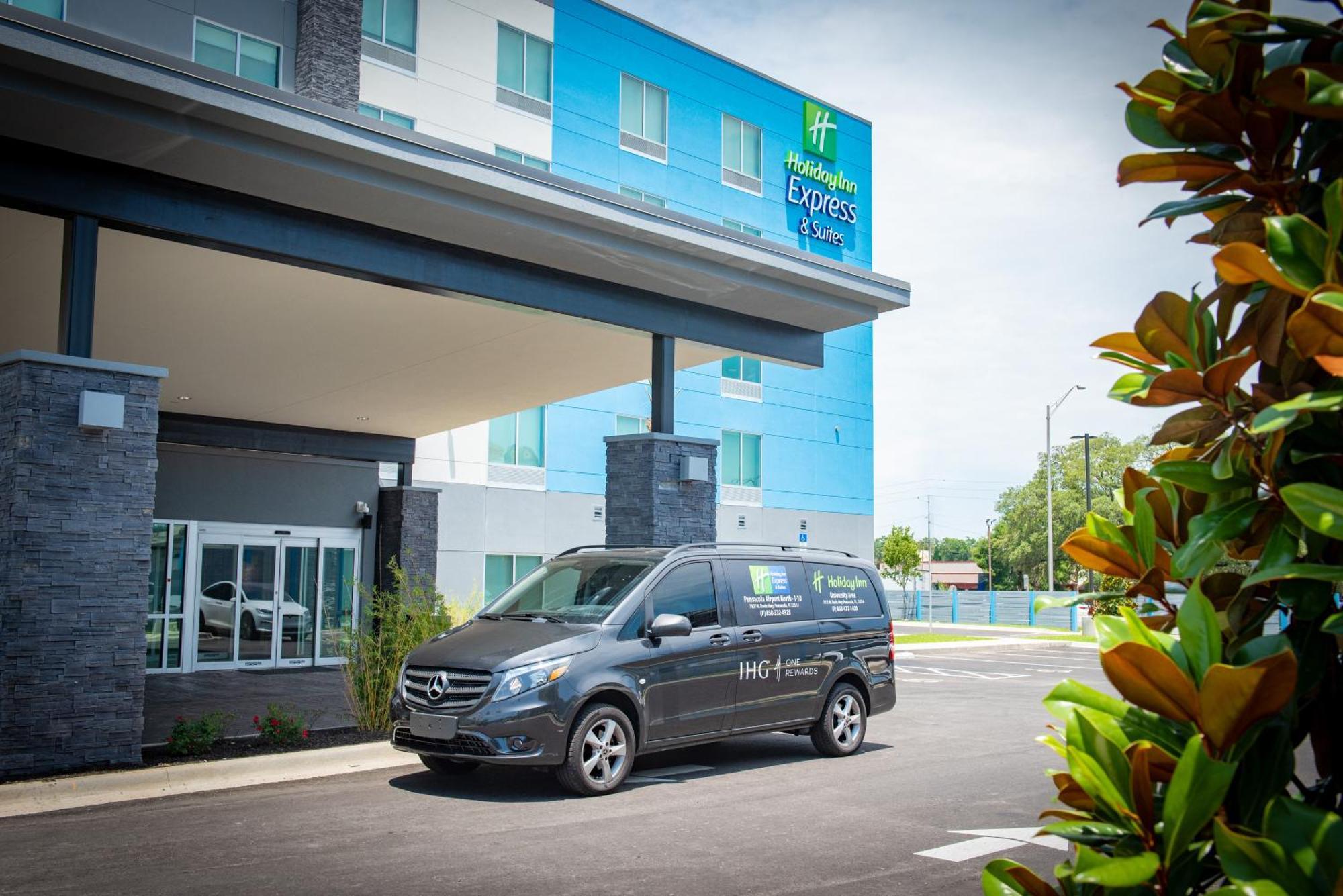Holiday Inn Express & Suites Pensacola Airport North - I-10 By Ihg Ferry Pass Eksteriør billede