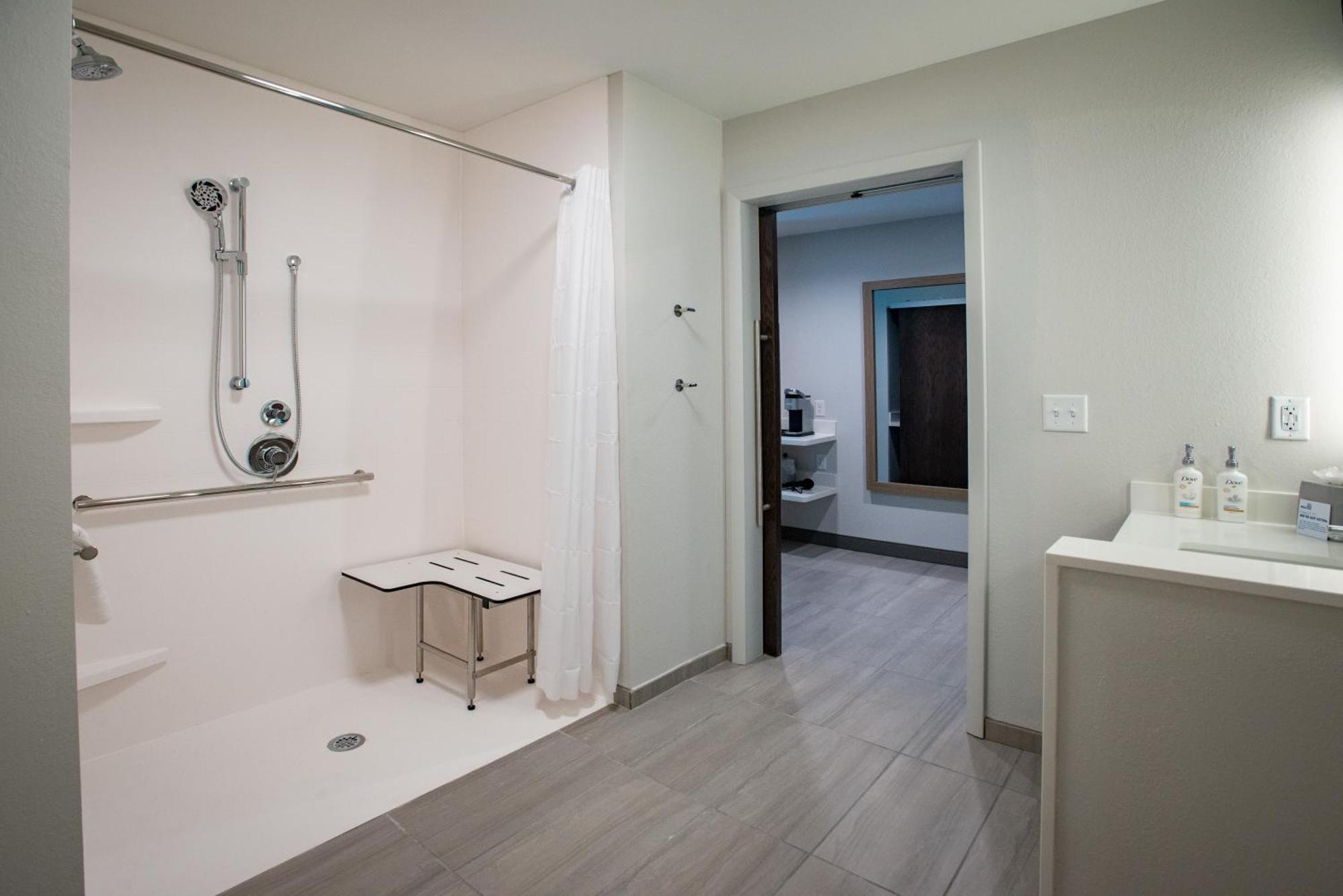 Holiday Inn Express & Suites Pensacola Airport North - I-10 By Ihg Ferry Pass Eksteriør billede