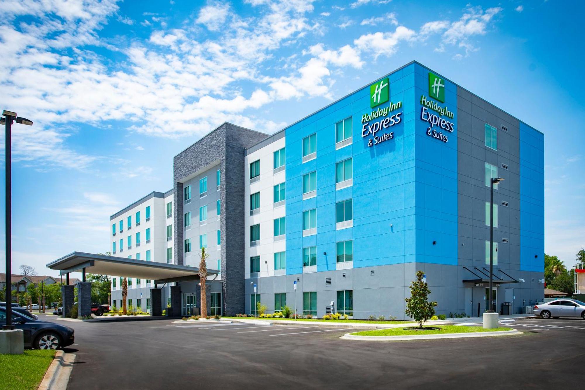 Holiday Inn Express & Suites Pensacola Airport North - I-10 By Ihg Ferry Pass Eksteriør billede