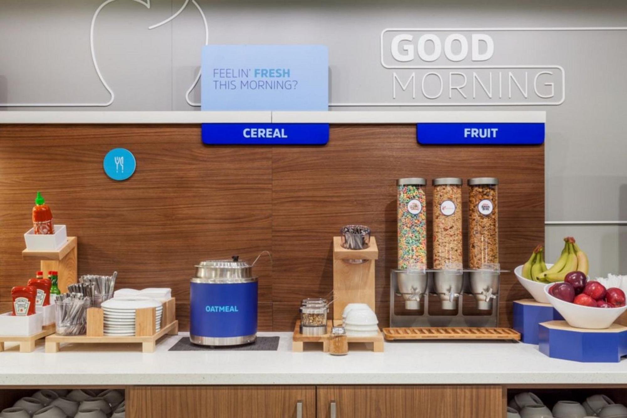 Holiday Inn Express & Suites Pensacola Airport North - I-10 By Ihg Ferry Pass Eksteriør billede